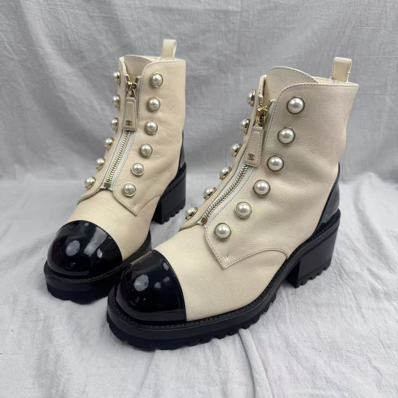 未使用 Chanel/香奈儿 36码  24S奶茶色珍珠粗跟拉链短靴2068