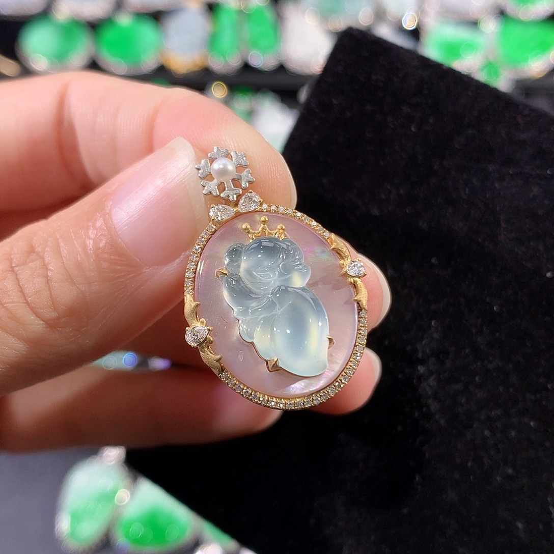 翡翠18K金镶嵌颈饰