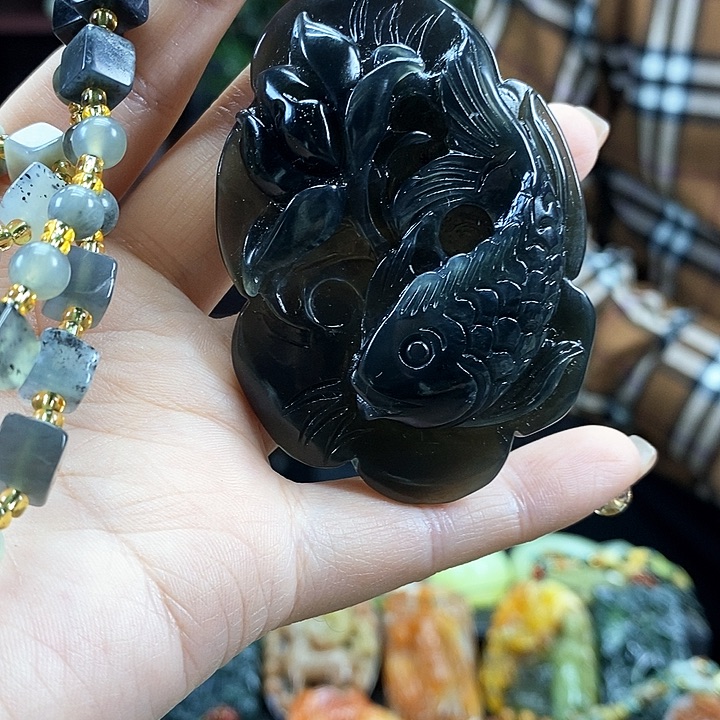 蛇纹石玉吊坠未镶嵌