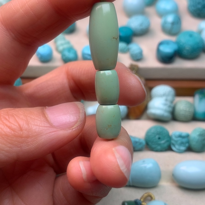 绿松石未镶嵌颈饰