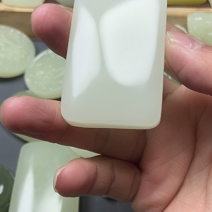 桃***树和田玉（糖玉）未镶嵌颈饰