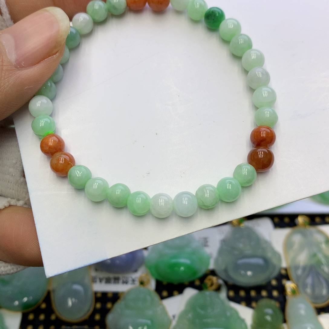 翡翠颈饰未镶嵌翡翠