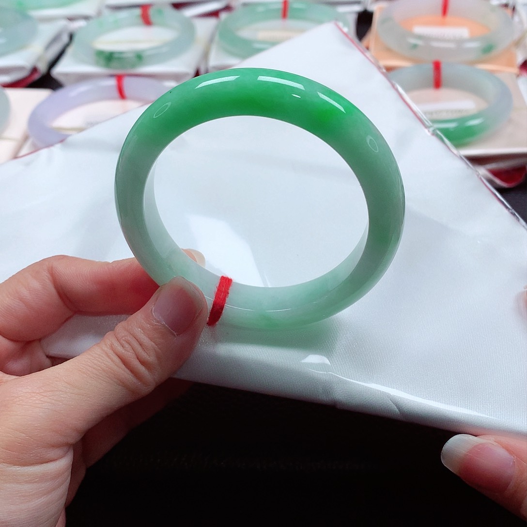 翡翠手镯未镶嵌天然A货翡翠手镯