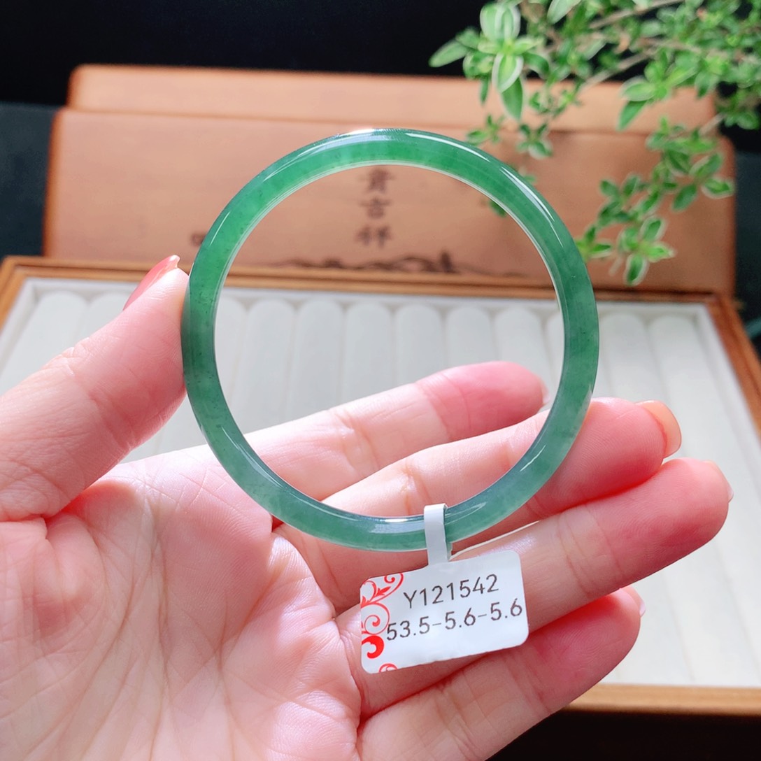 未镶嵌手镯（圆镯）翡翠