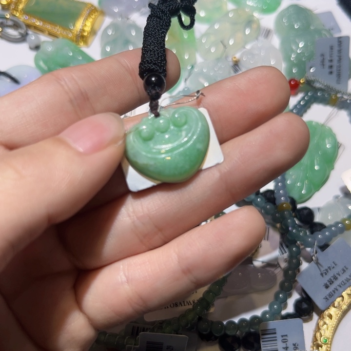 翡翠颈饰未镶嵌天然翡翠A货