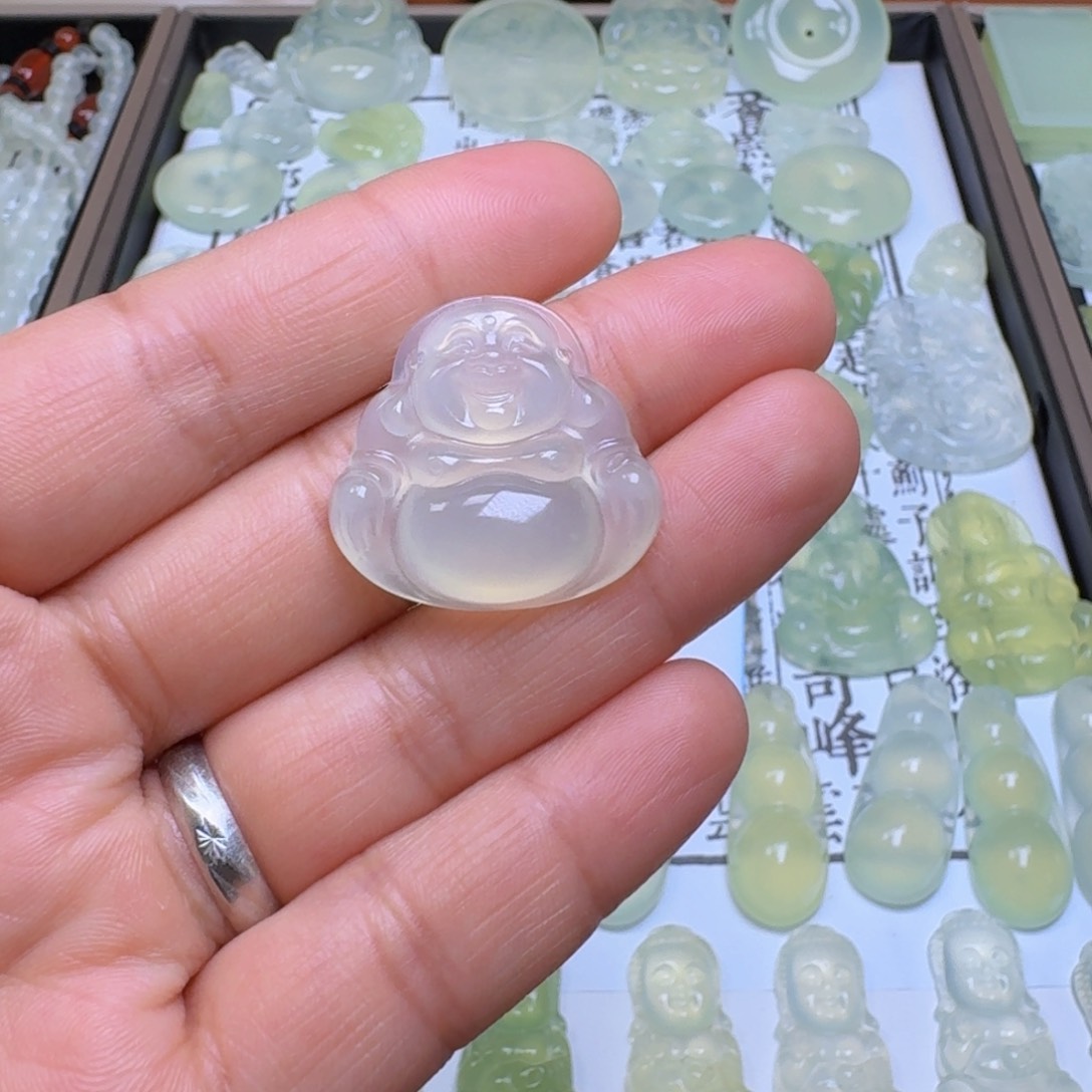 岫玉未镶嵌颈饰m****?天然岫玉精品佛公