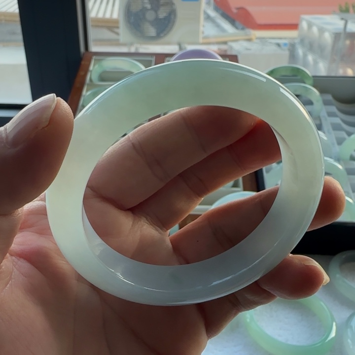 翡翠未镶嵌手镯糯冰晴底