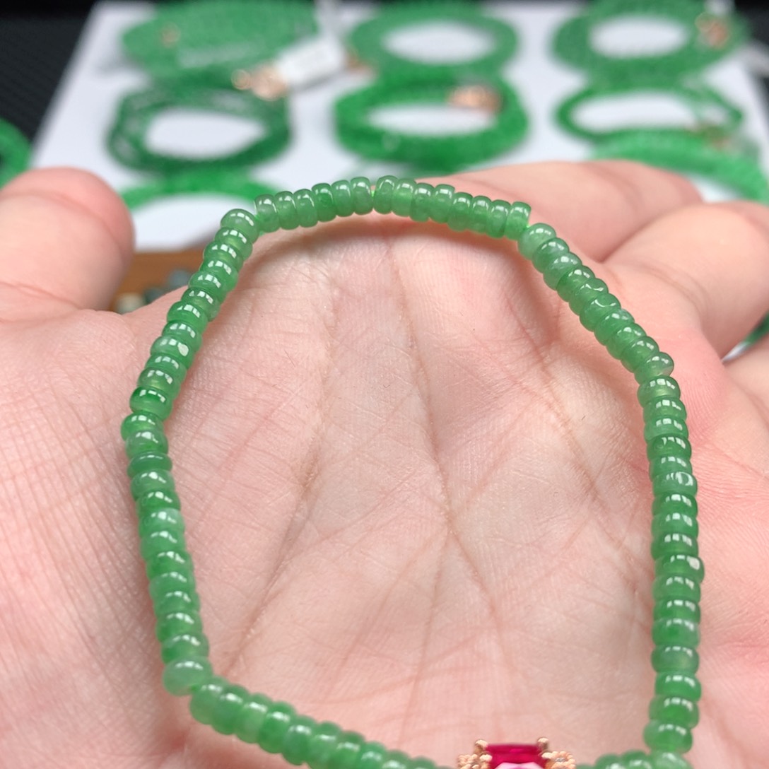 翡翠手链未镶嵌翡翠