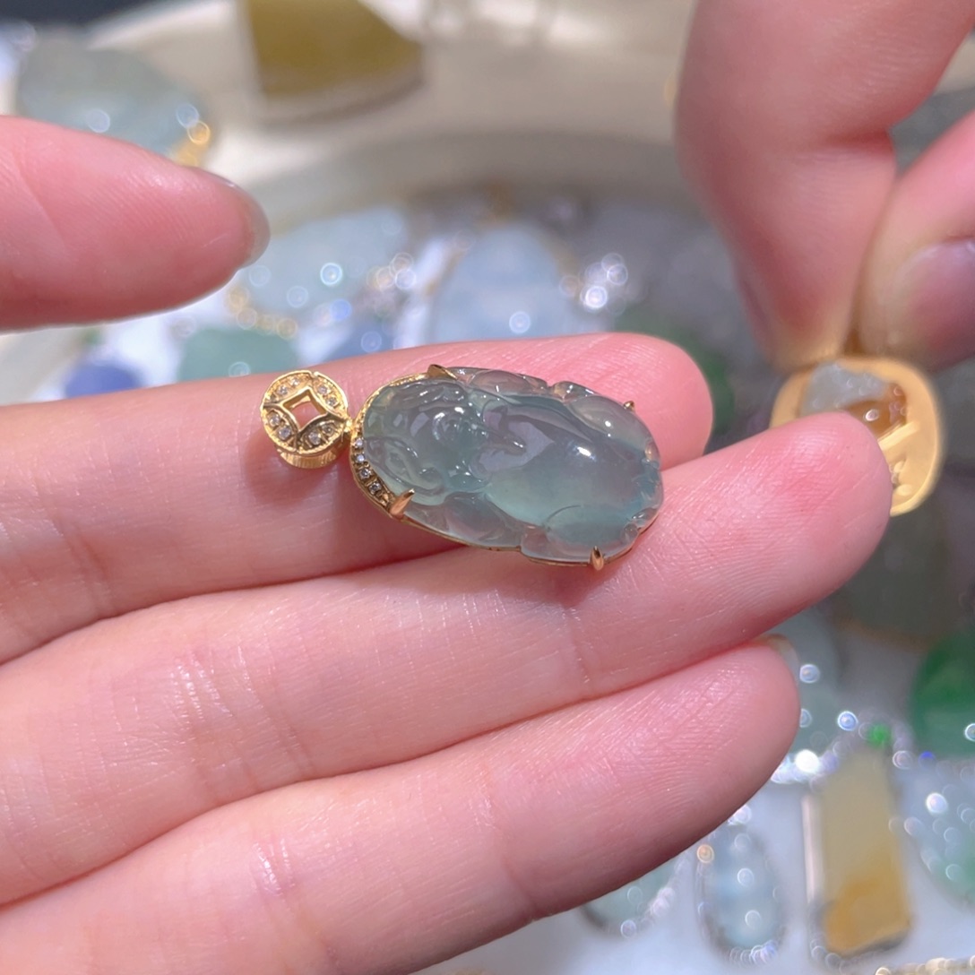 翡翠颈饰18K金镶嵌翡翠