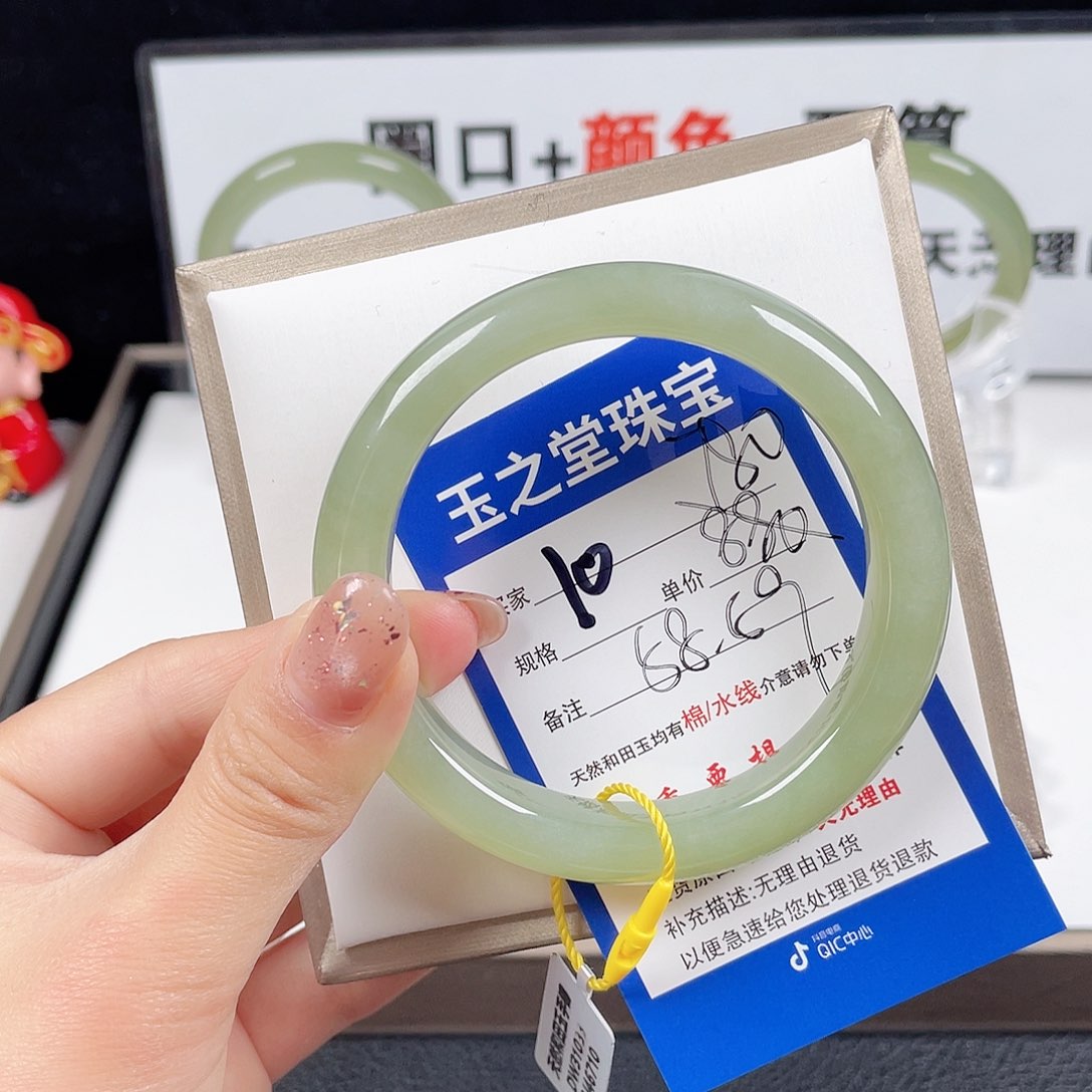 和田玉手镯未镶嵌