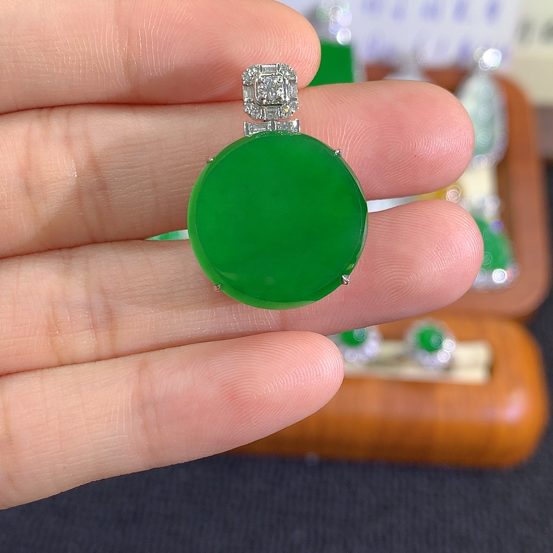 翡翠18K金镶嵌吊坠(不含链)圆牌