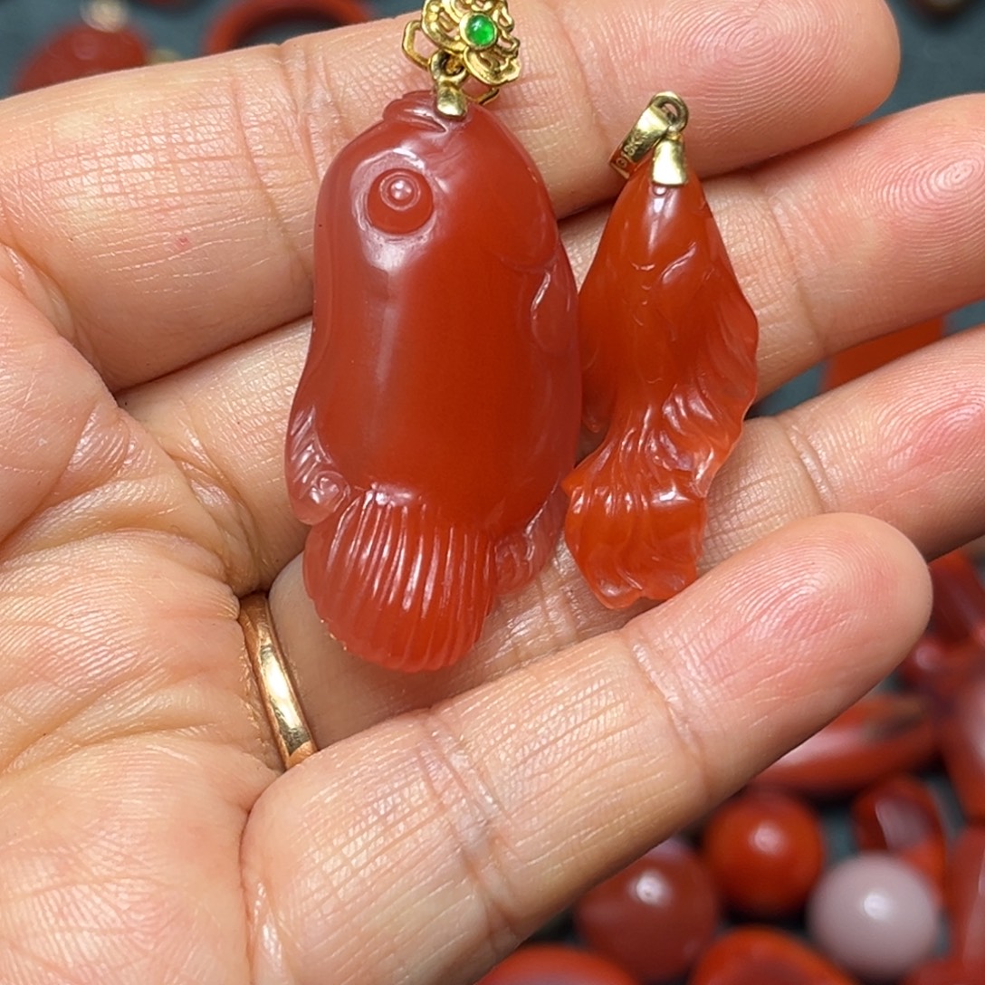 越***好南红玛瑙18K金镶嵌颈饰