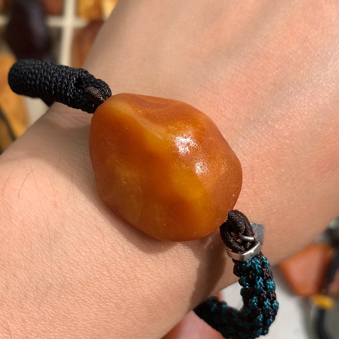 蜜蜡裸石未镶嵌在