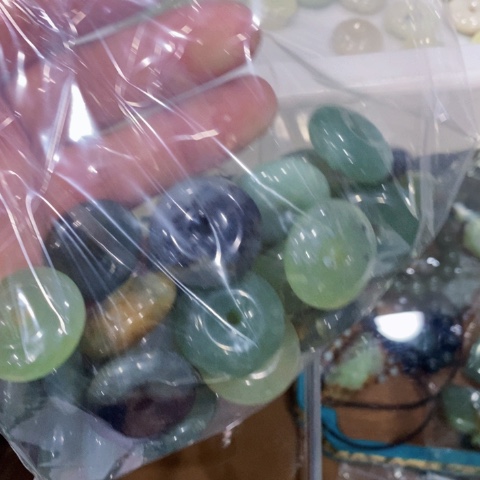 未镶嵌蛇纹石玉颈饰t****电