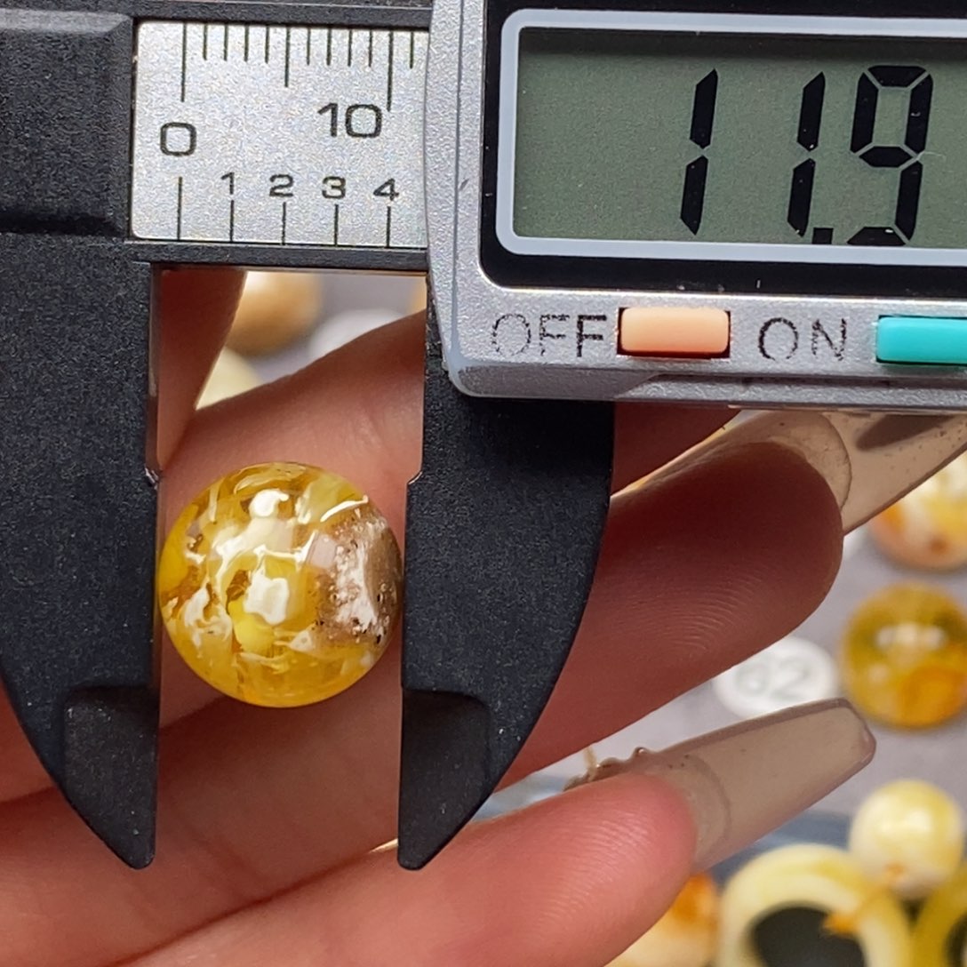 琥珀未镶嵌耳饰圆珠