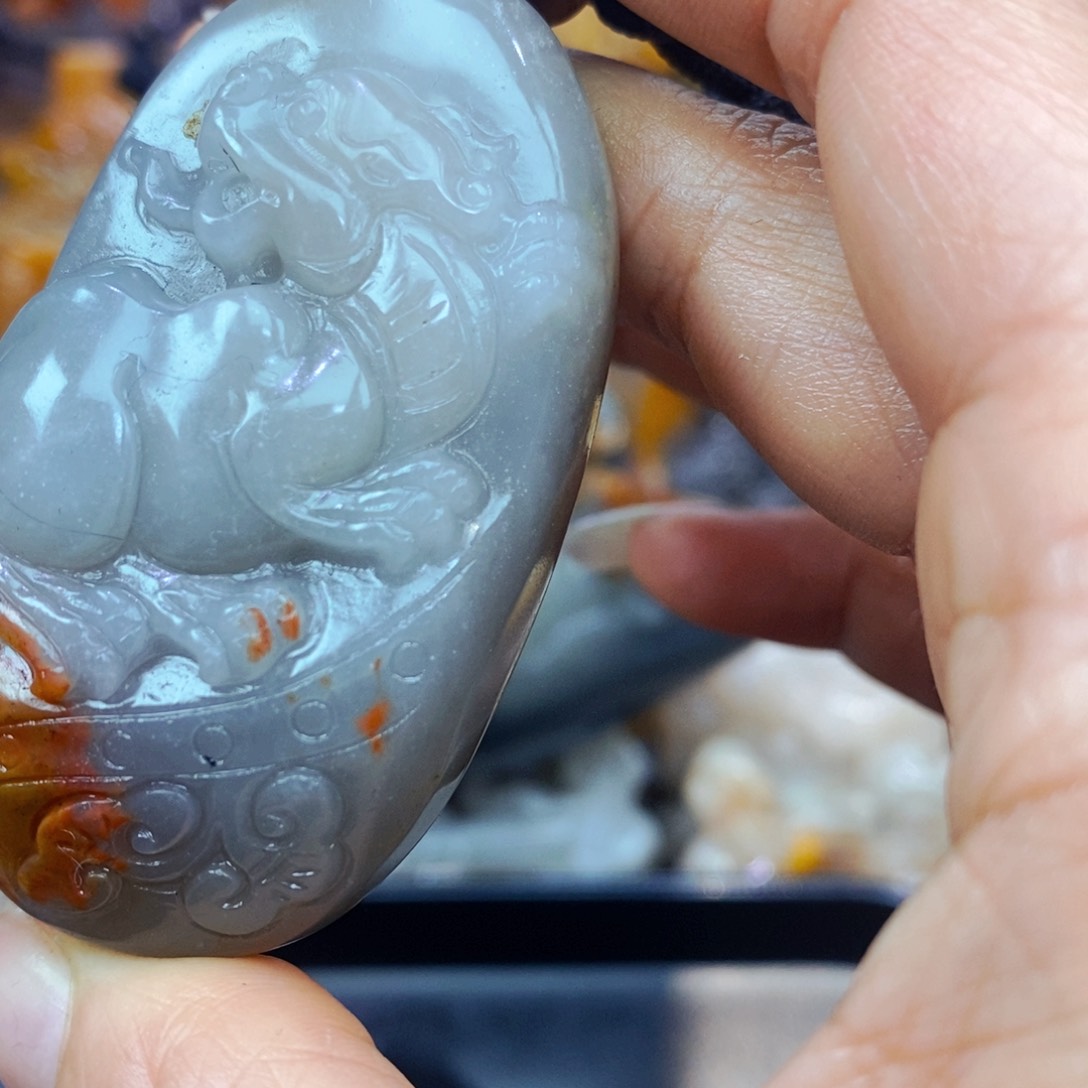 未镶嵌石英质玉（黄龙玉）颈饰