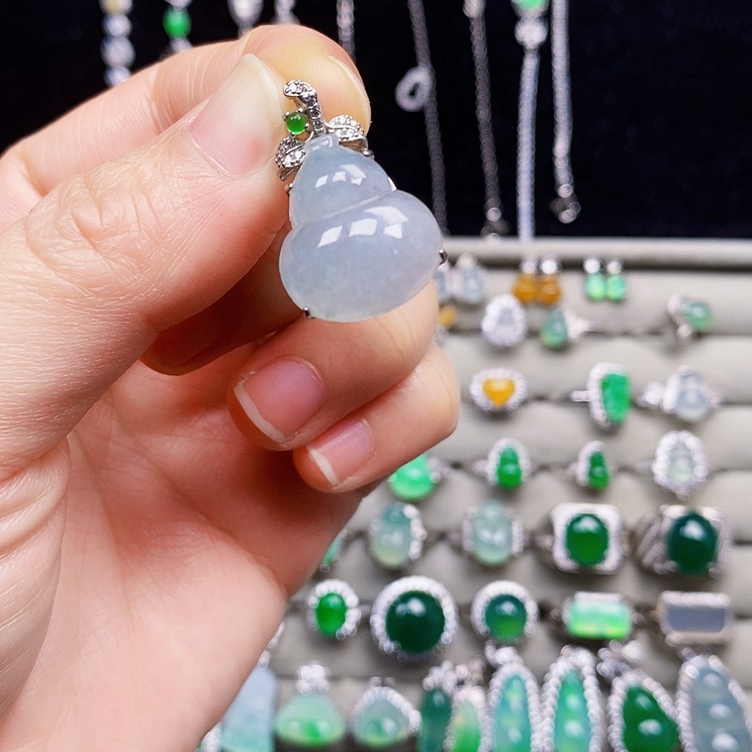 翡翠银S925镶嵌颈饰葫芦