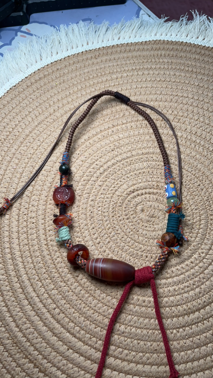 缠丝玛瑙编绳项链