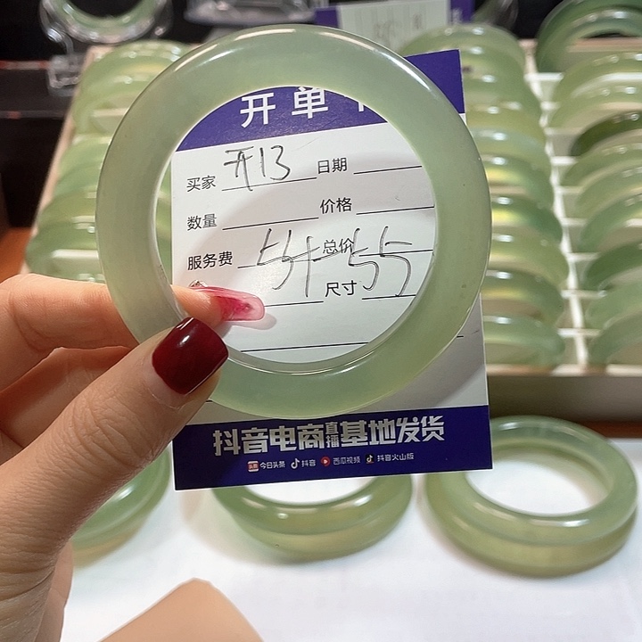 蛇纹石玉手镯未镶嵌冒*泡