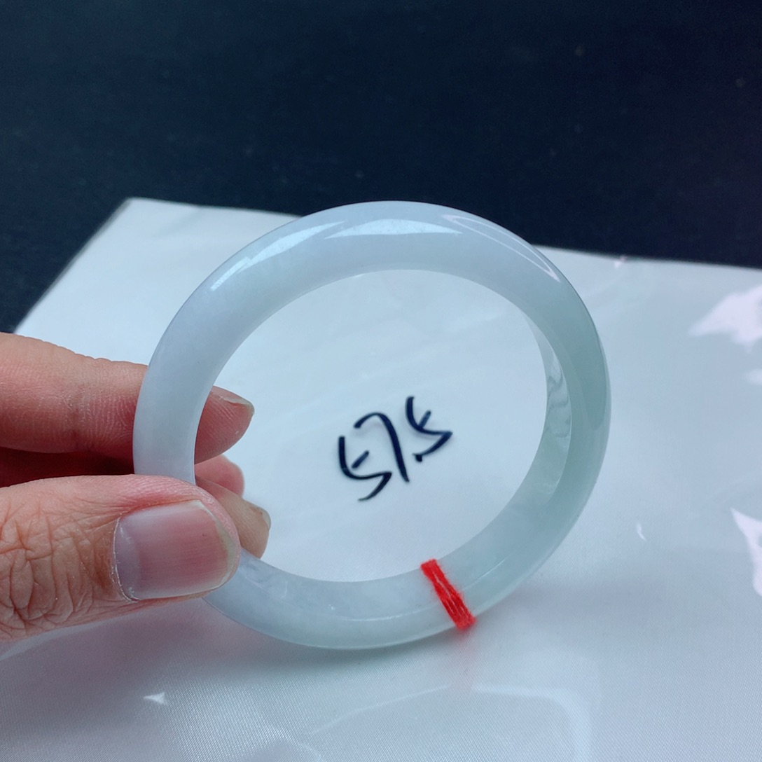 翡翠手镯未镶嵌翡翠手镯