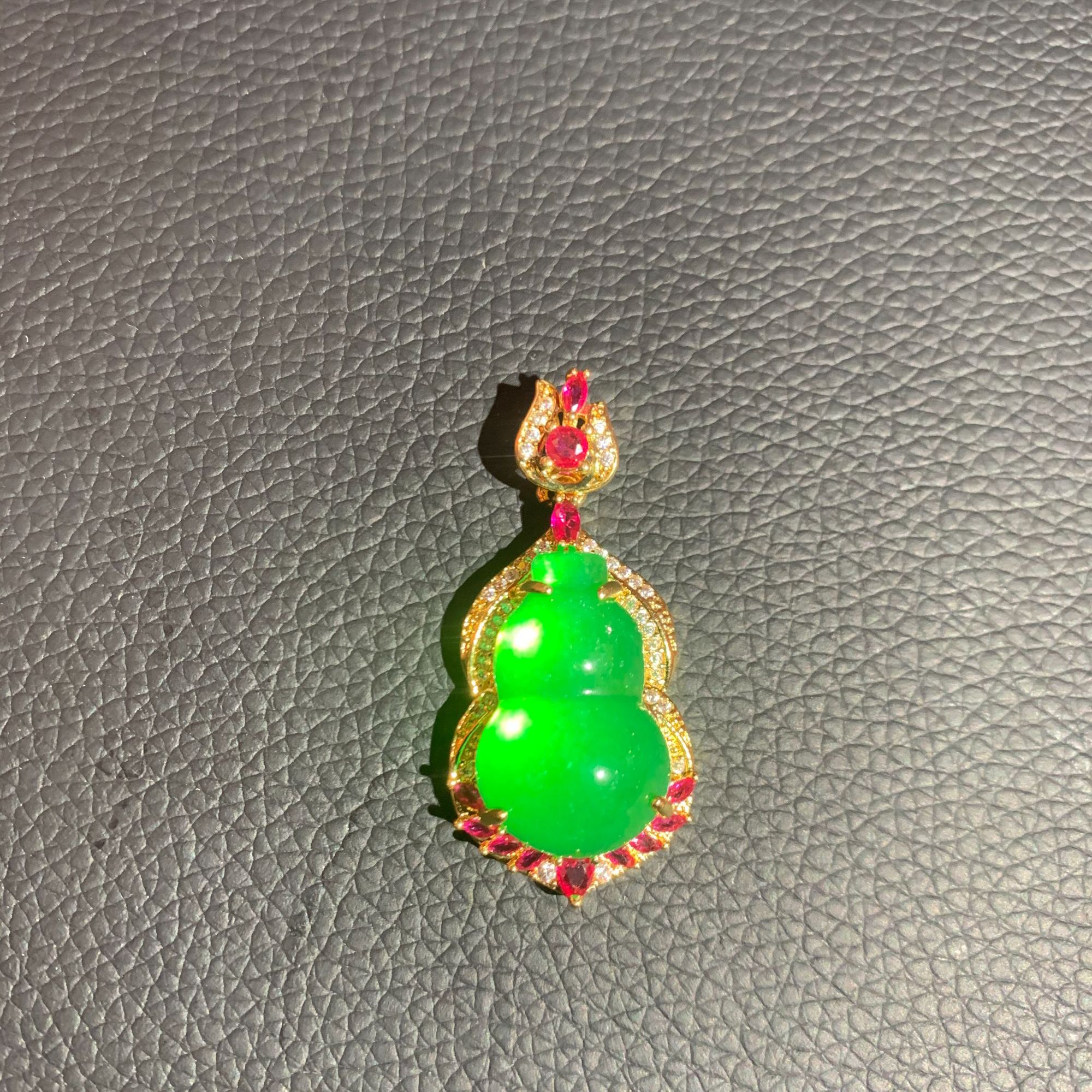 翡翠葫芦镶嵌吊坠(多样发其一）B434