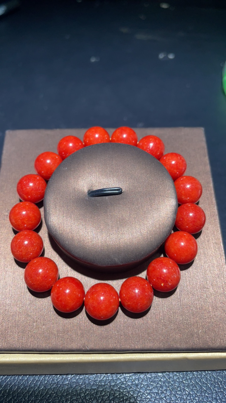 39  卡12鸡冠红手链