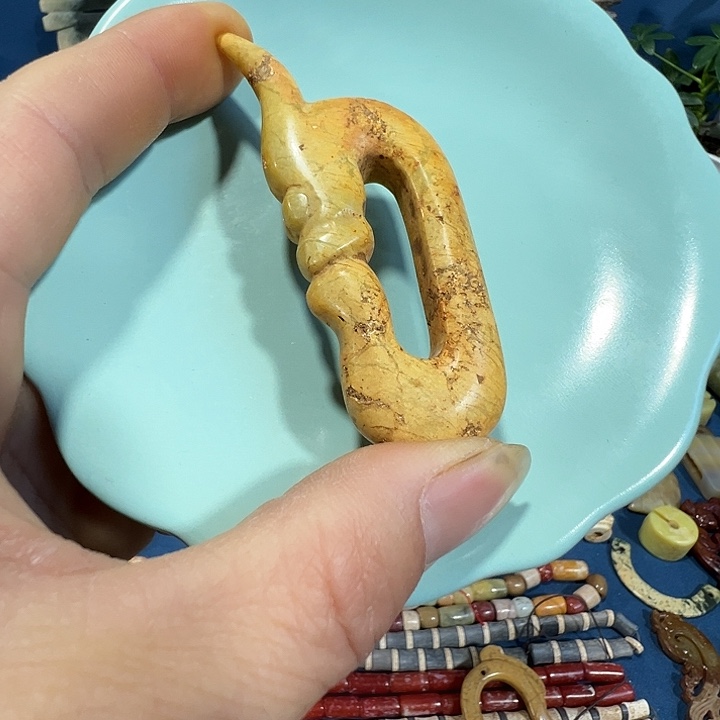 透闪石质玉未镶嵌挂件