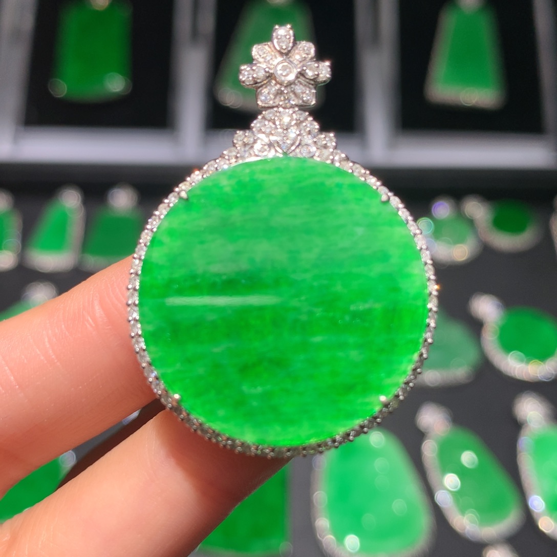 翡翠颈饰18K金镶嵌翡翠