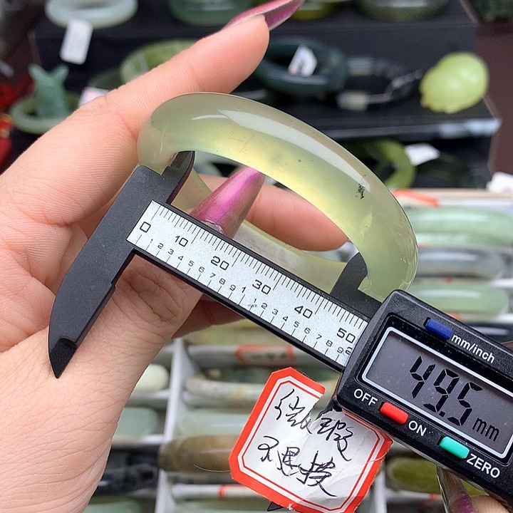 蛇纹石玉手镯未镶嵌888