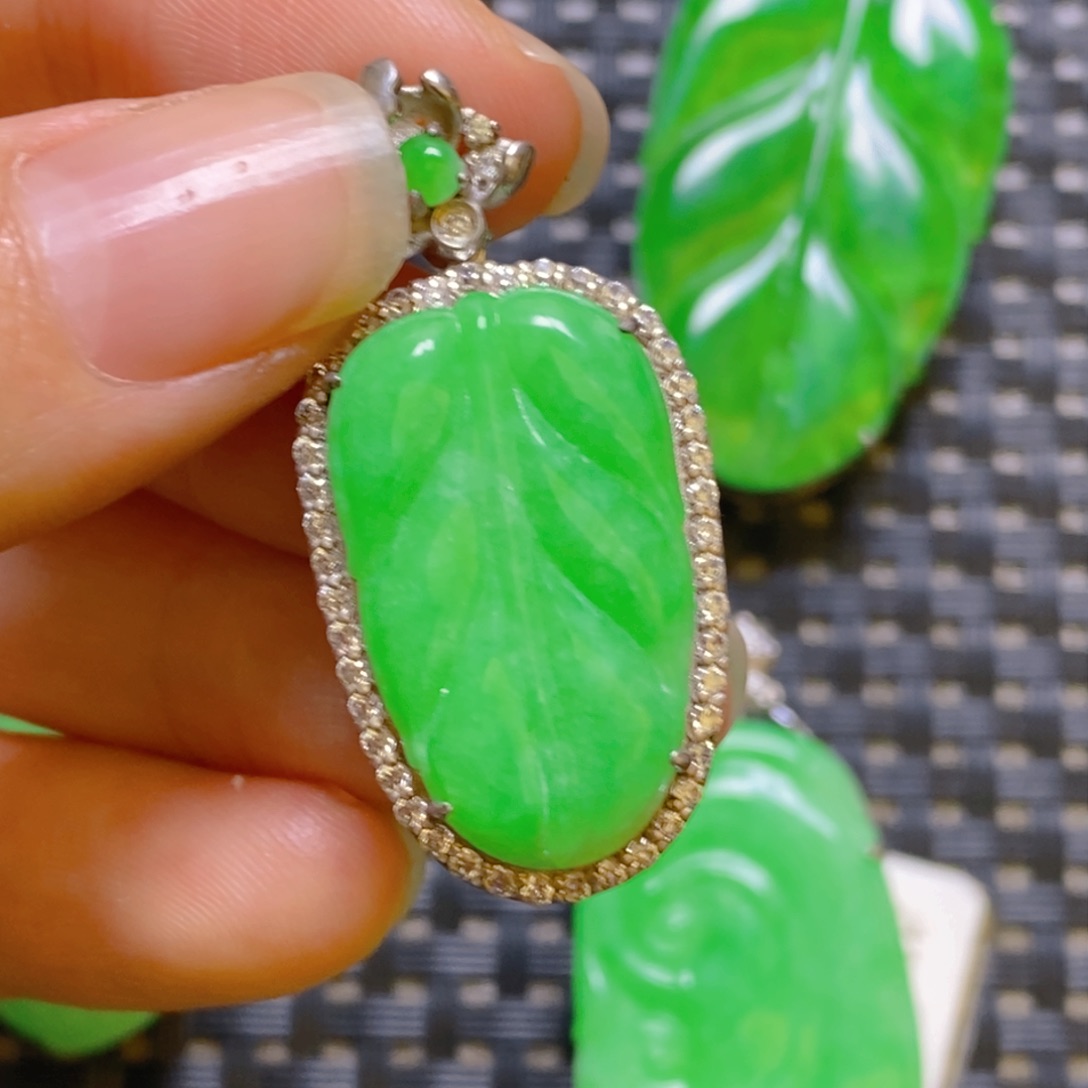 翡翠颈饰银S925镶嵌吊坠