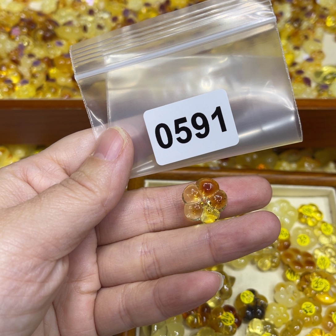 琥珀珠宝奇石未镶嵌