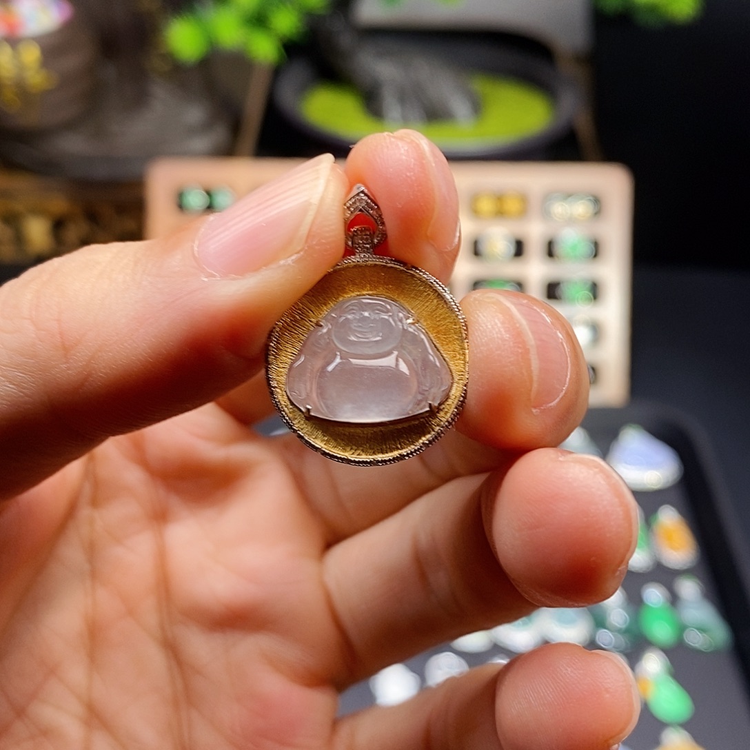 颈饰18K金镶嵌翡翠佛公