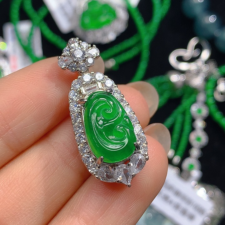 翡翠颈饰未镶嵌翡翠