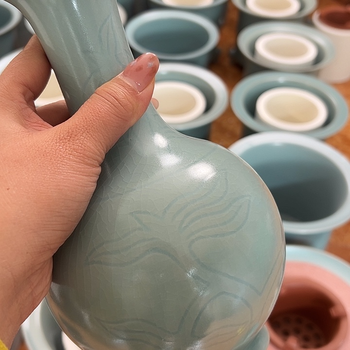 刻花鹅颈瓶福利福利