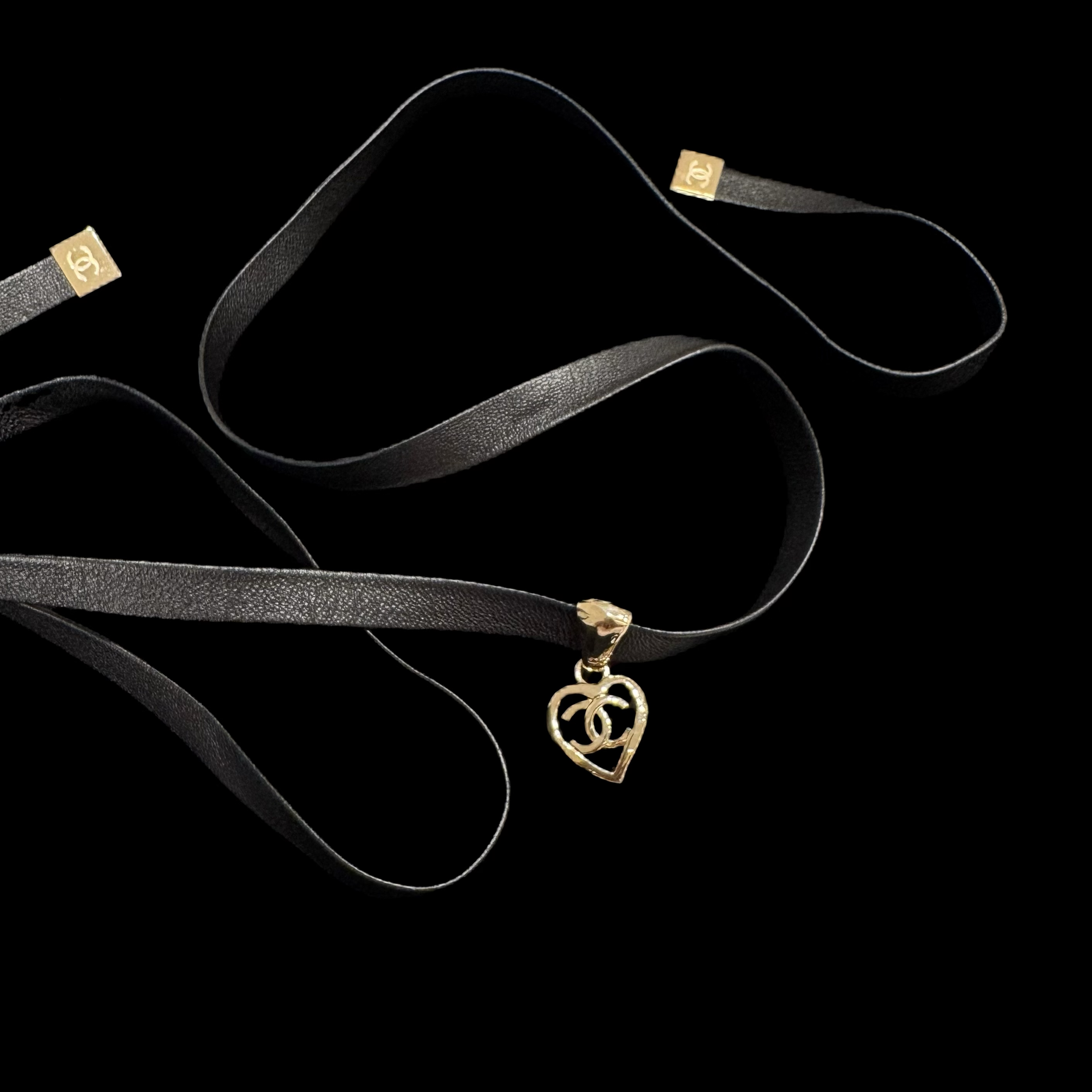 95新 Chanel/香奈儿 Chanel22p镂空爱心黑色皮长项链28425564