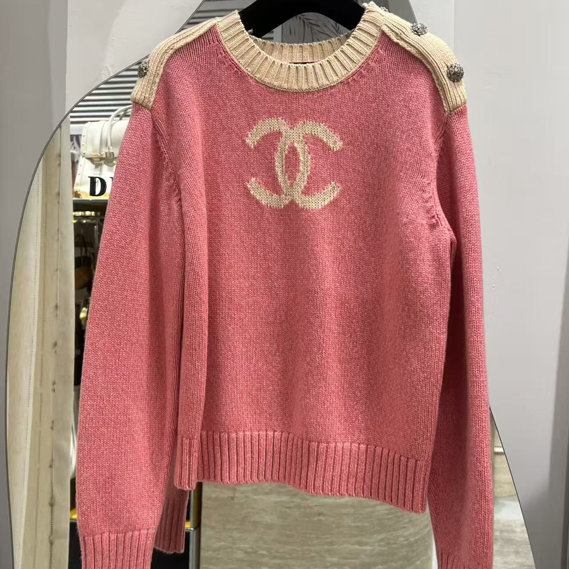 95新 Chanel/香奈儿 22K粉色针织上衣，当季爆款 38码 