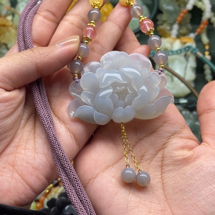 蛇纹石玉吊坠合金鲸*