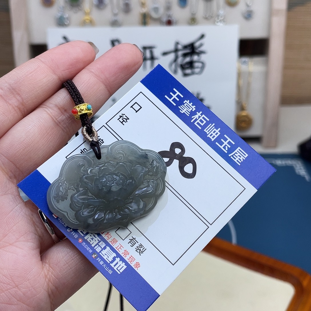 岫玉未镶嵌吊坠吊坠