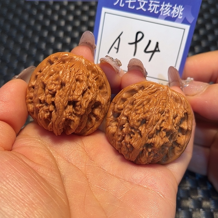吊坠桃核40虎头A94