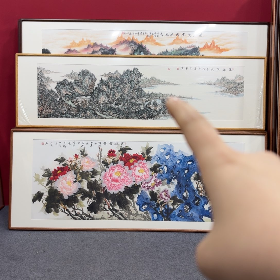 国画带框绘画作品