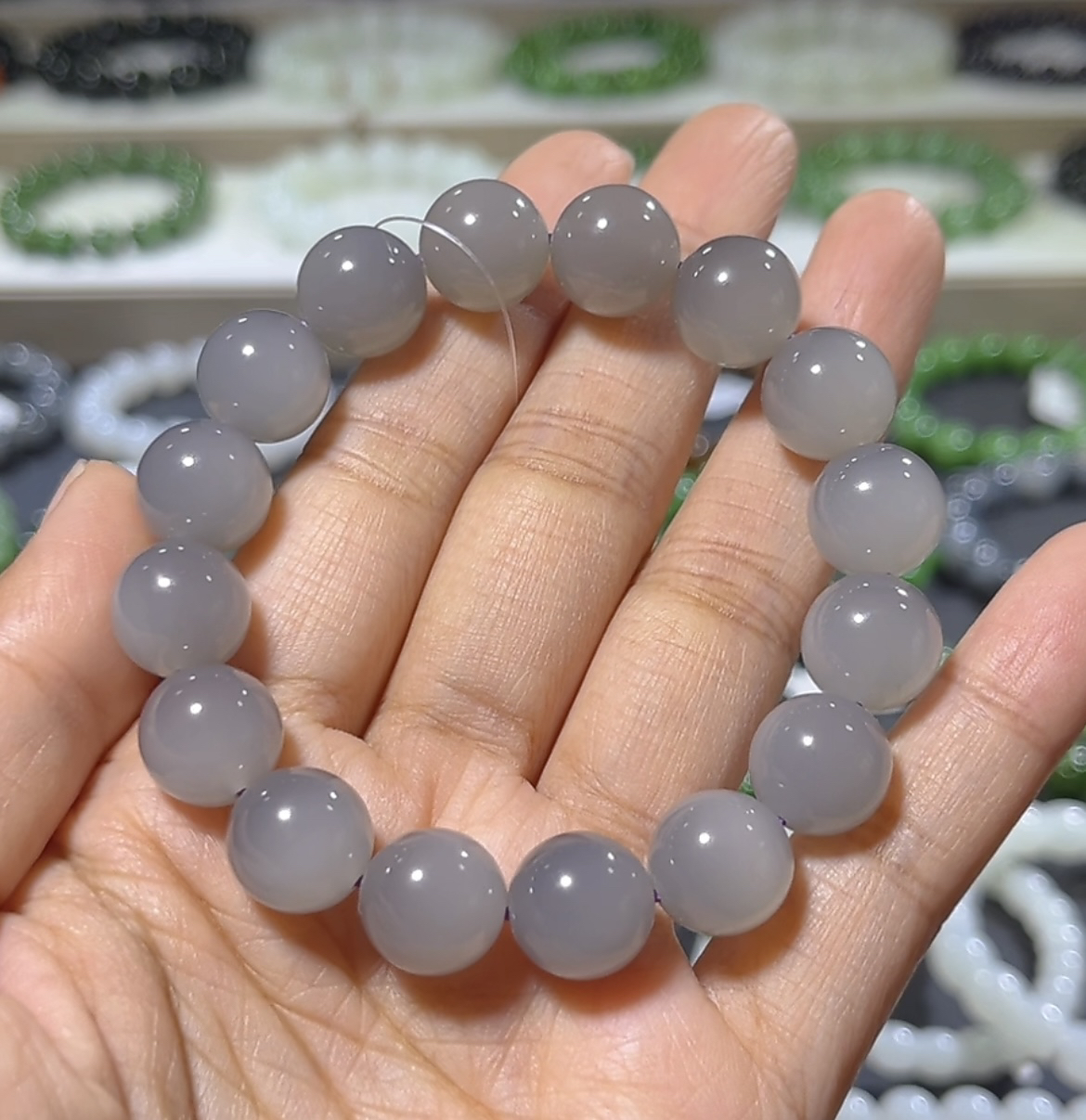 天然和田玉手串冰烟紫手串起荧光起胶约12mm