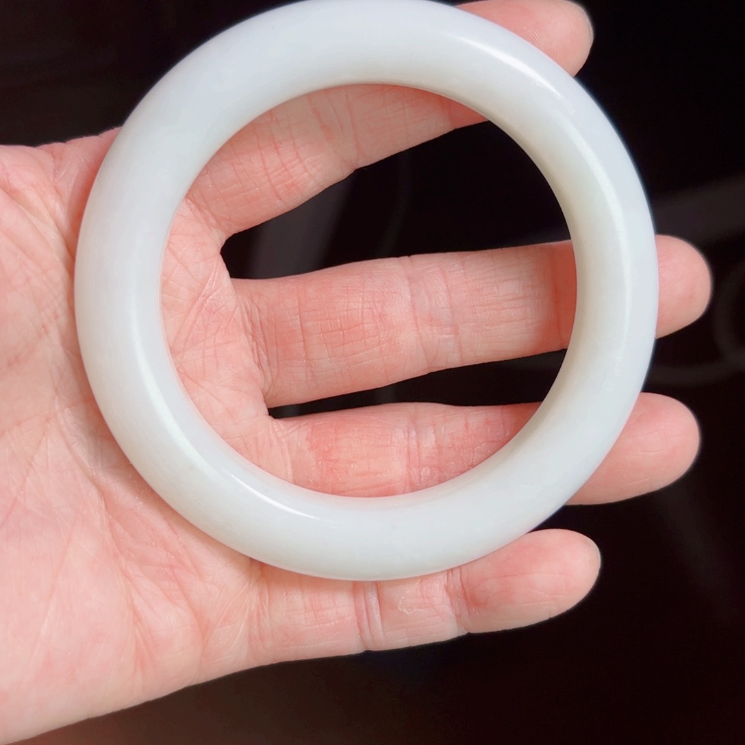 和田玉手镯未镶嵌知**乐