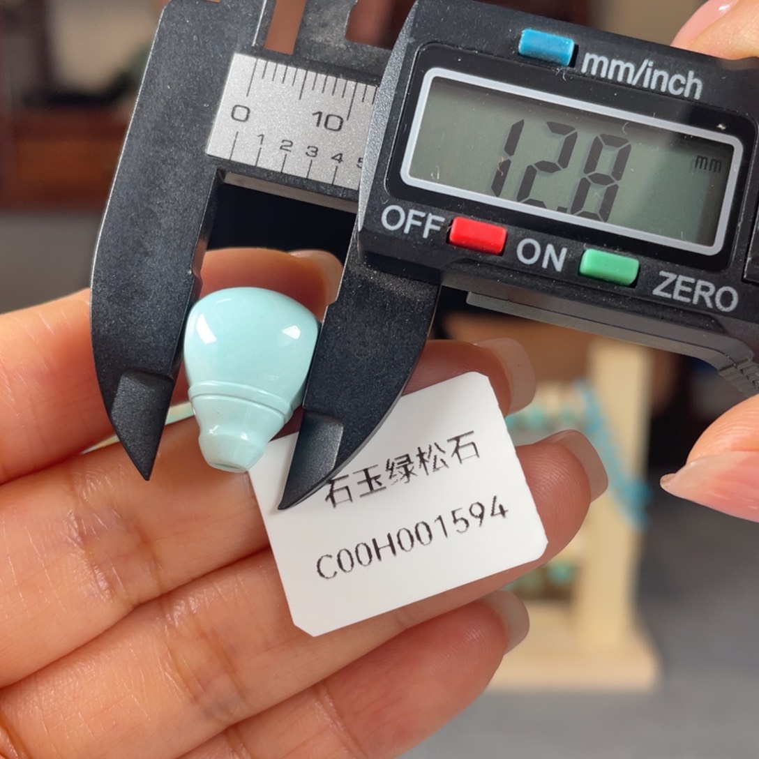 绿松石未镶嵌颈饰