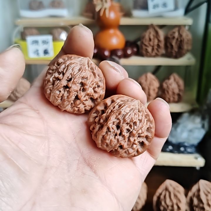 39尺寸，红皮平谷凹底有瑕疵