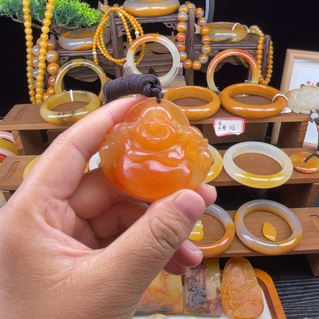 石英质玉（黄龙玉）未镶嵌颈饰