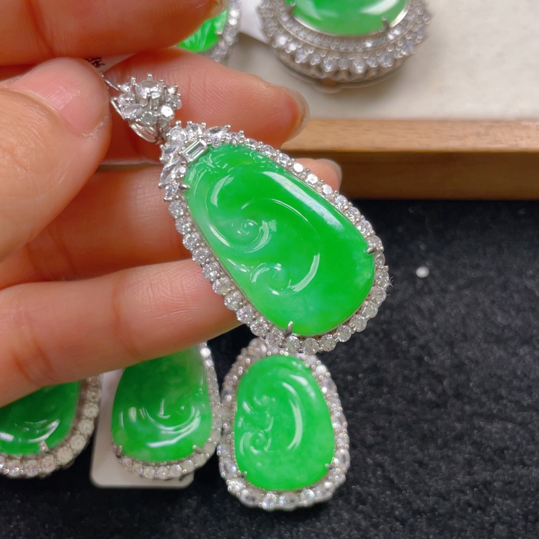 翡翠颈饰银S925镶嵌翡翠