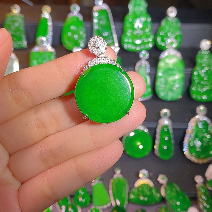 翡翠银S925镶嵌颈饰是