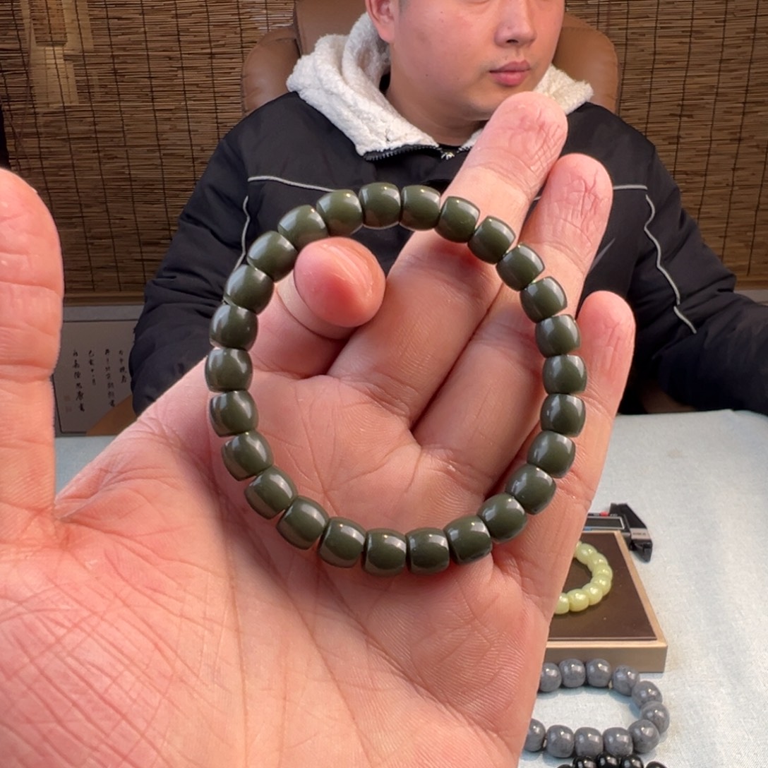 糊****和田玉未镶嵌手链