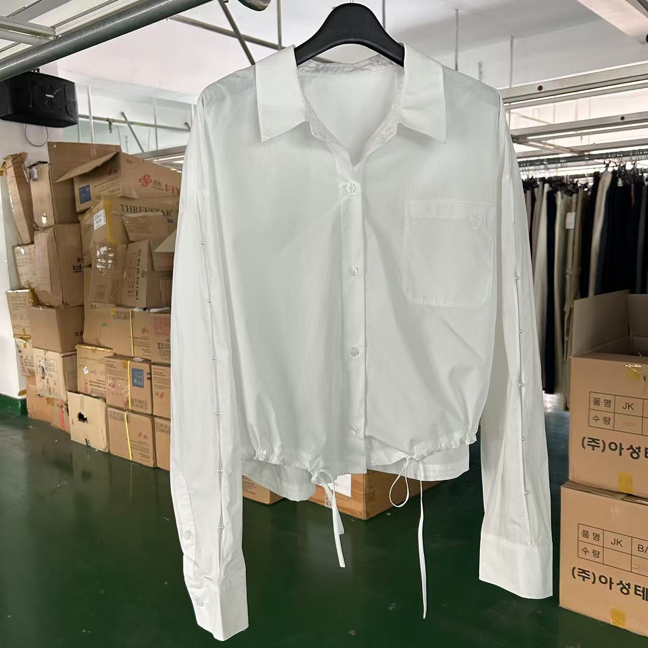 闪闪兒 GUE**SS25年春夏新款时尚珠珠镂空袖下摆抽绳设计衬衫2101