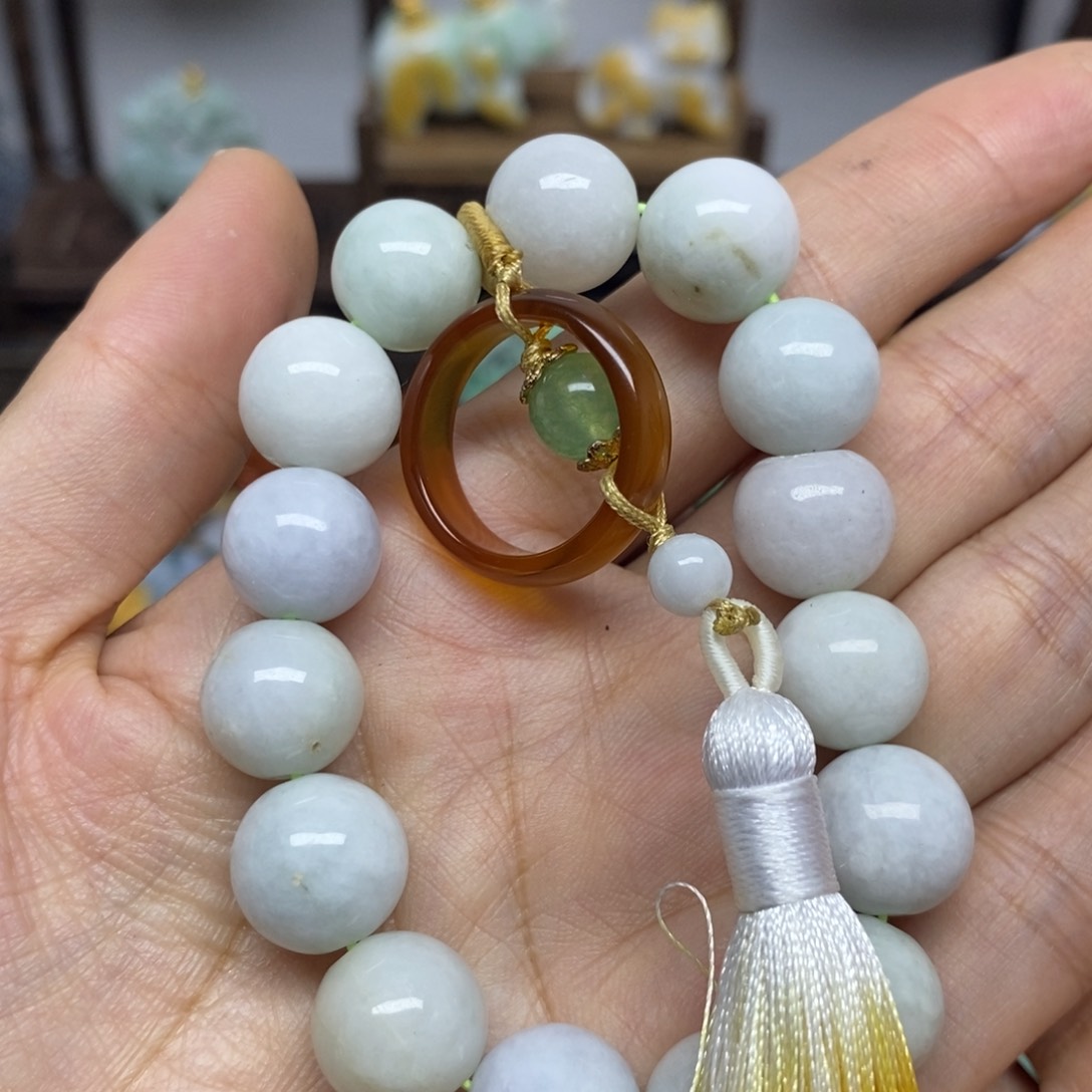 翡翠颈饰未镶嵌翡翠